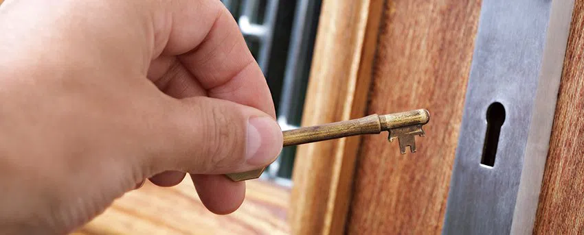 Central Locksmith Store Indianapolis, IN 317-456-5513 - lockout-service-01